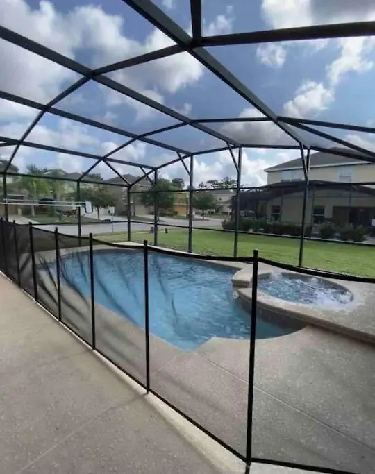 Elegant 4 Bedroom Getaway, Pvt Heated Pool, Spa, Game Room, Secure Gated Community-club House, Perfect Dream Vacation! Kissimmee