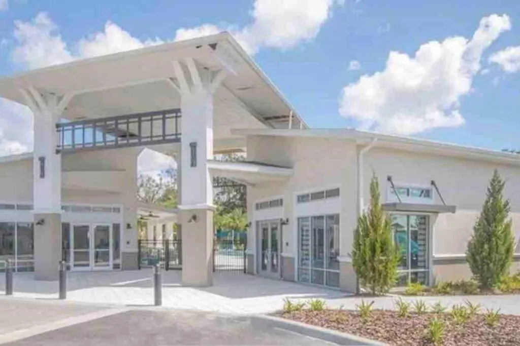Elegant 4 Bedroom Getaway, Pvt Heated Pool, Spa, Game Room, Secure Gated Community-club House, Perfect Dream Vacation! * Kissimmee
