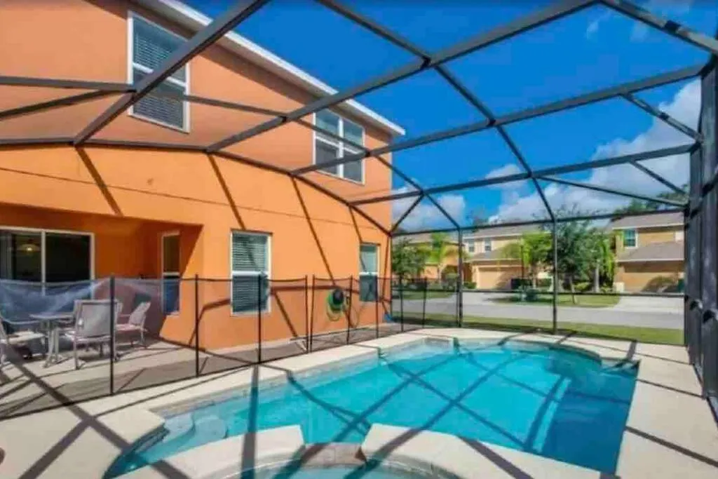 Holiday home Elegant 4 Bedroom Getaway, Pvt Heated Pool, Spa, Game Room, Secure Gated Community-club House, Perfect Dream Vacation! *
