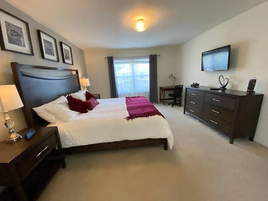 Elegant 4 Bedroom Getaway, Pvt Heated Pool, Spa, Game Room, Secure Gated Community-club House, Perfect Dream Vacation! Kissimmee