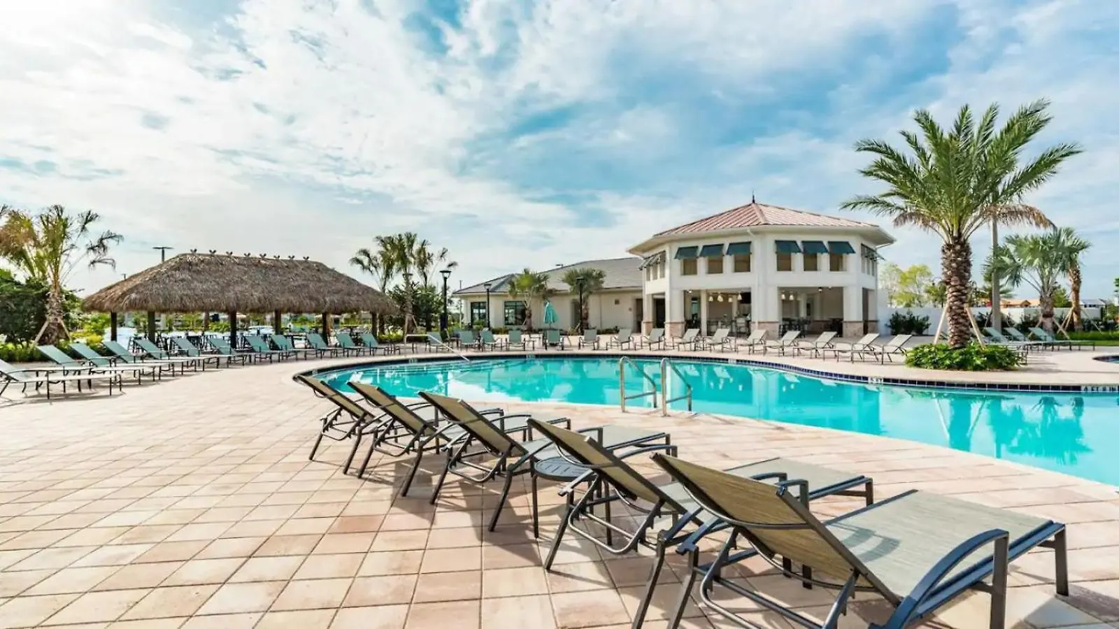 Holiday home Bright And Modern 4br Home,pool,slides,by