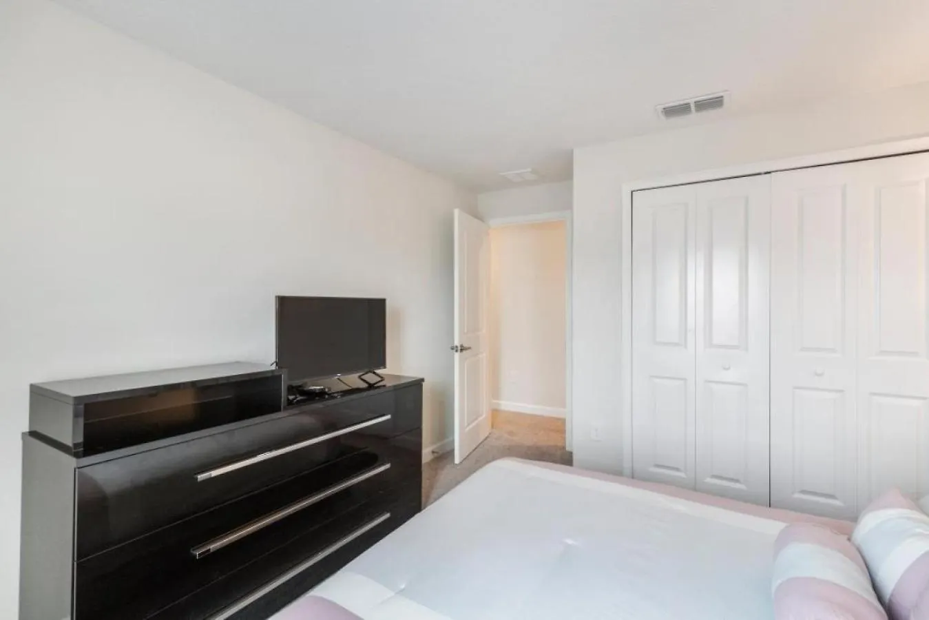 Holiday home Bright And Modern 4br Home,pool,slides,by