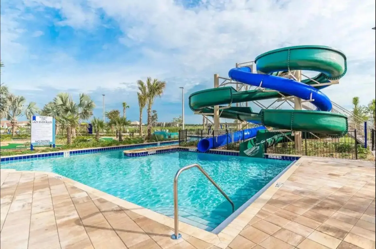 Bright And Modern 4br Home,pool,slides,by Holiday home *