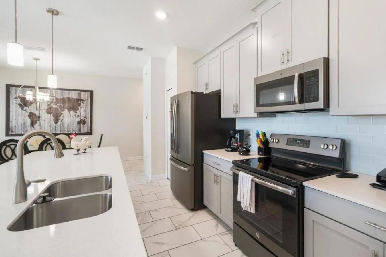 Bright And Modern 4br Home,pool,slides,by Holiday home *