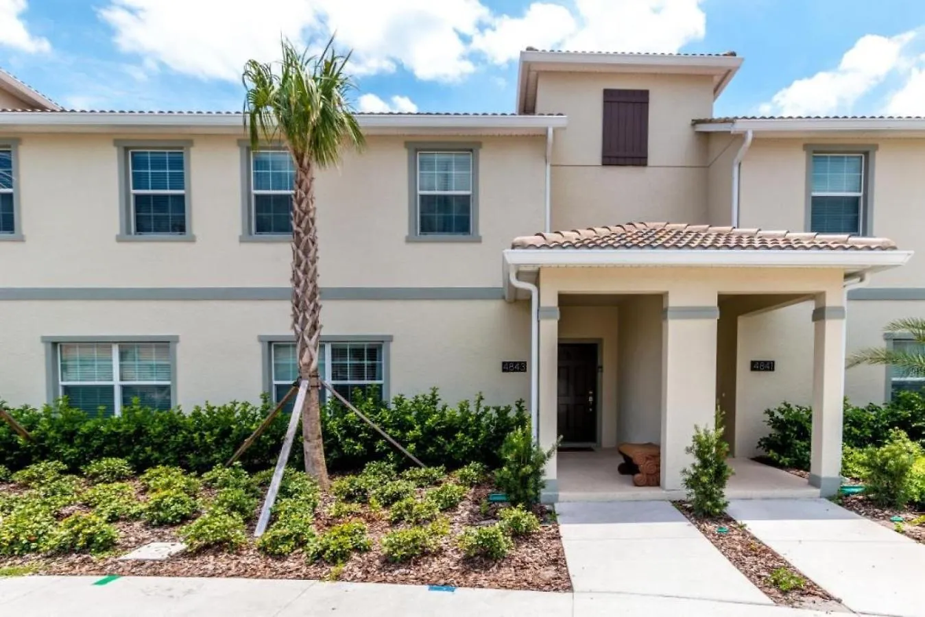 Bright And Modern 4br Home,pool,slides,by Holiday home