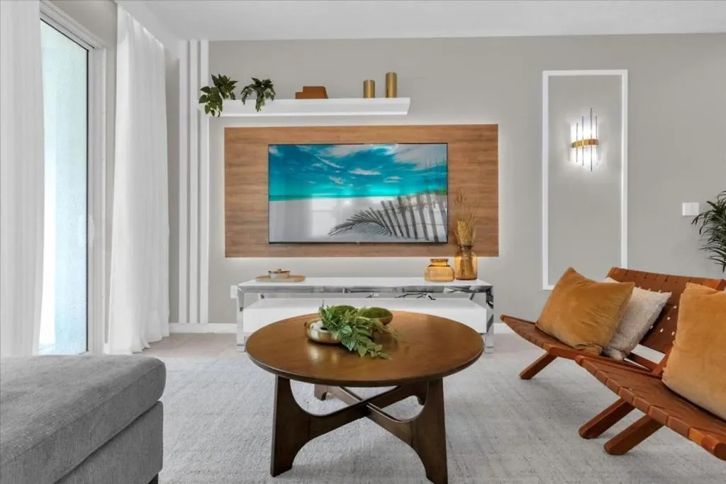6 Bedrooms- 4,5 Bathrooms- Solara 1868 Tp