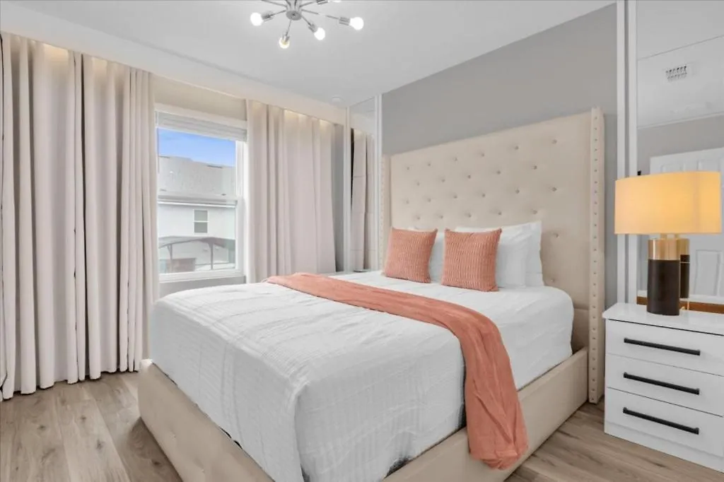 6 Bedrooms- 4,5 Bathrooms- Solara 1868 Tp *
