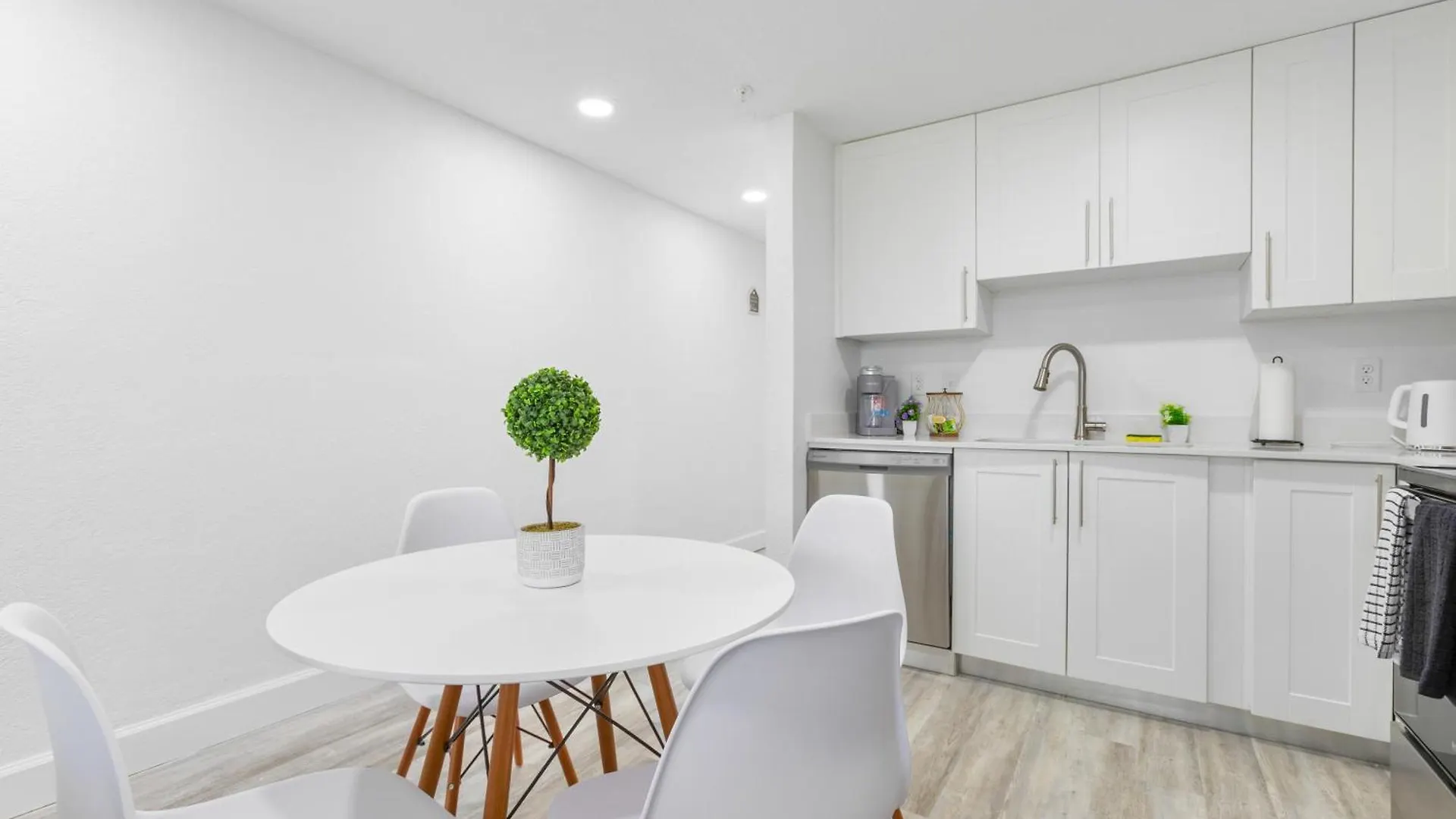Mins From Gym Pool Parking Pet Friendly * Kissimmee