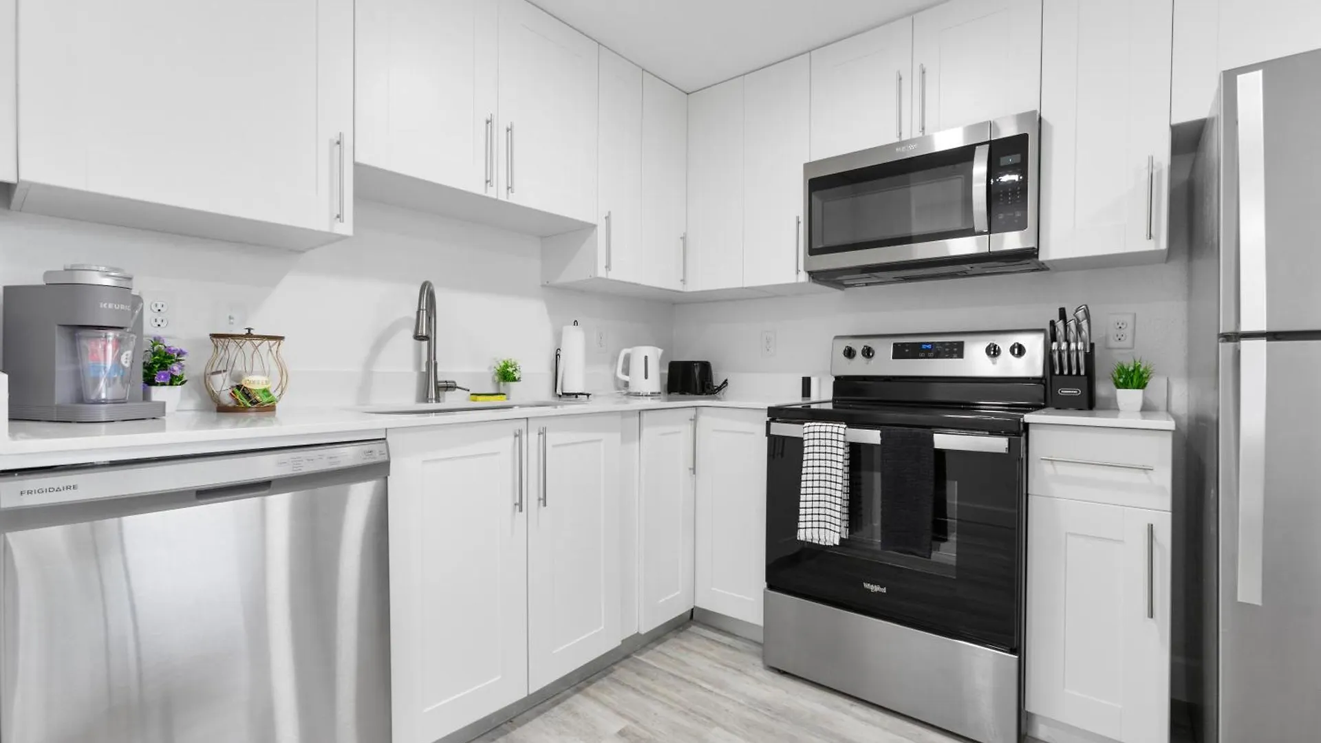 Mins From Gym Pool Parking Pet Friendly