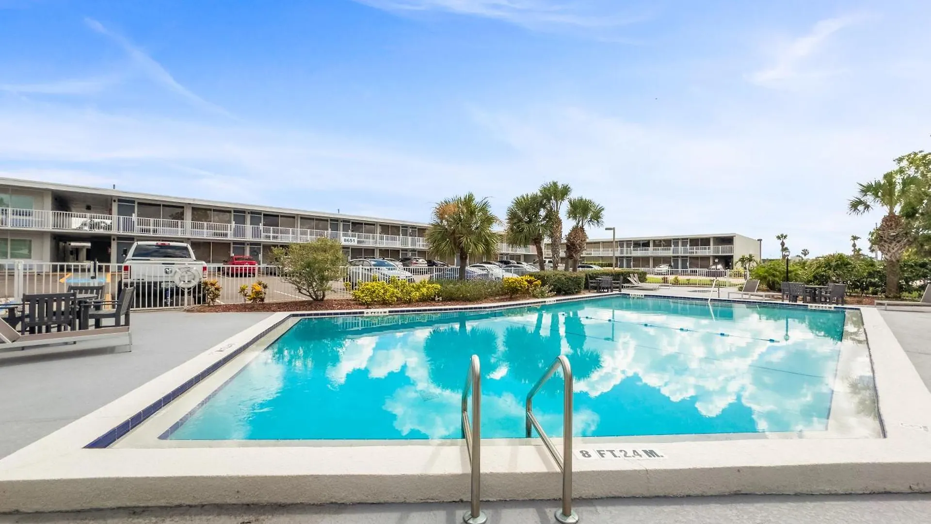 Apartment Mins From Gym Pool Parking Pet Friendly