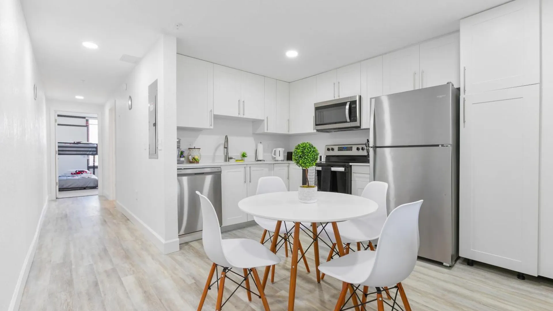 Mins From Gym Pool Parking Pet Friendly *