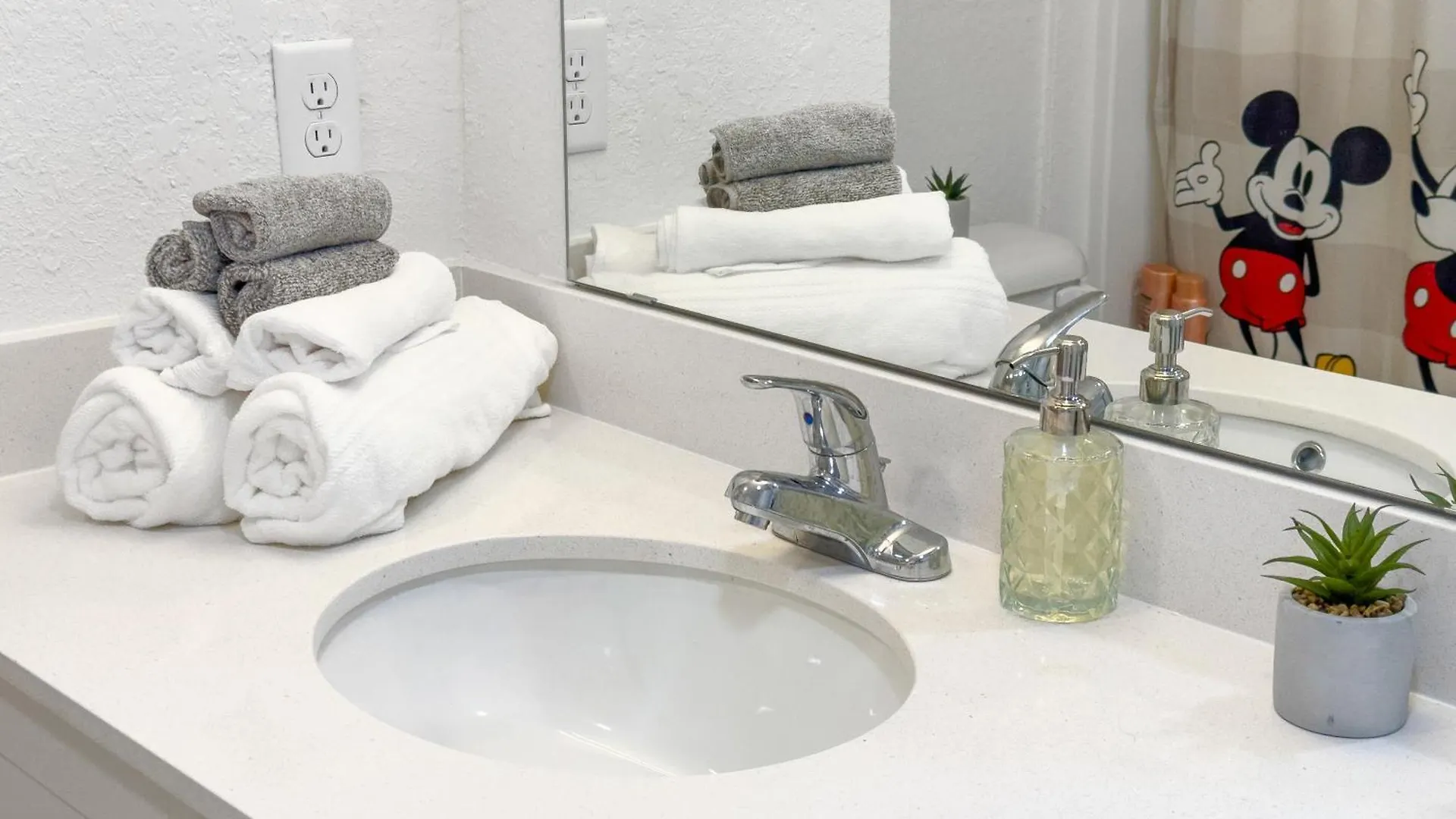 Mins From Gym Pool Parking Pet Friendly * Kissimmee