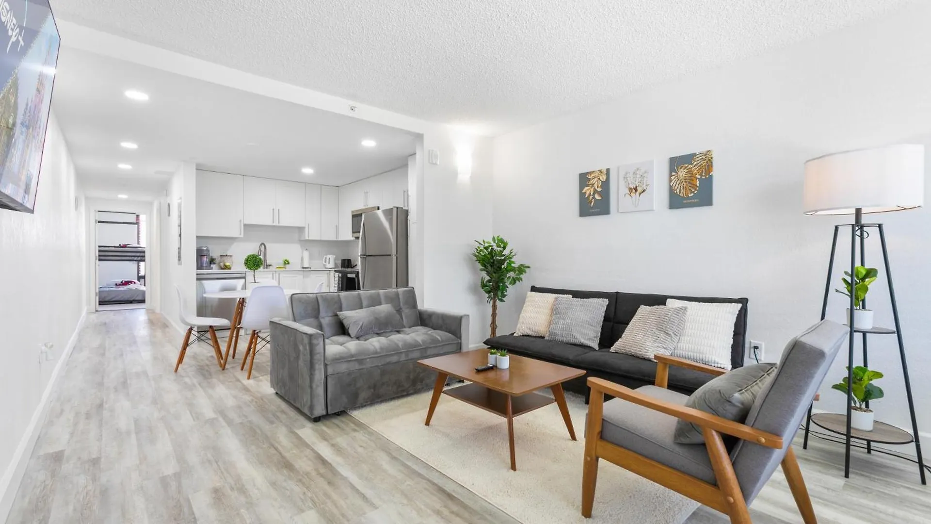 Mins From Gym Pool Parking Pet Friendly Apartment