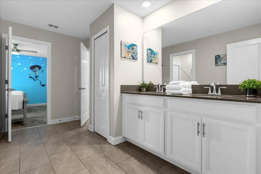 8 Bedrooms- 5 Bathrooms- Champions Gate 9004sh Holiday home