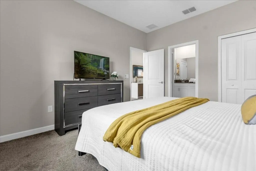 8 Bedrooms- 5 Bathrooms- Champions Gate 9004sh *