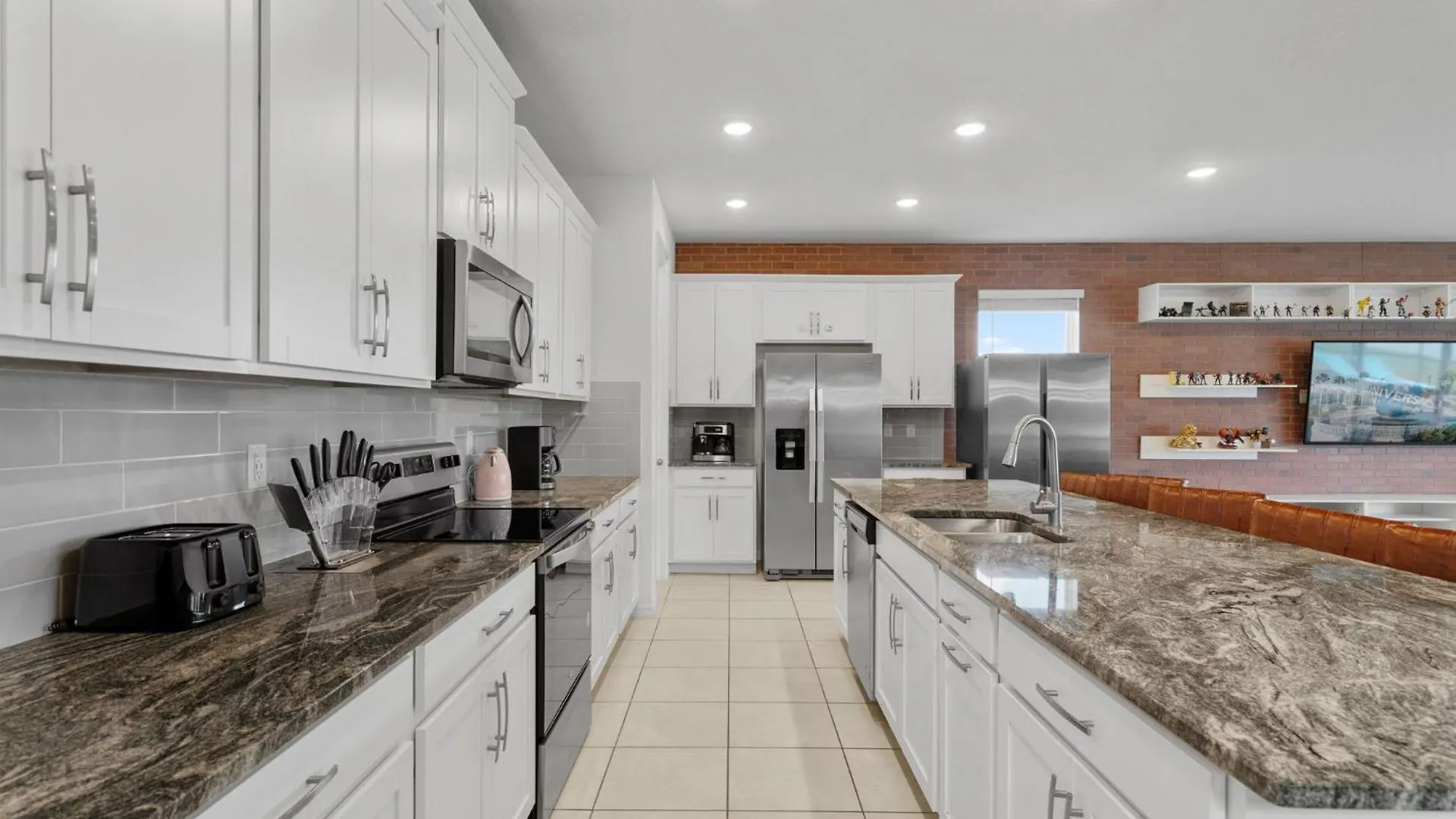 9 Bedrooms- 6,5 Bathrooms- Solara 8900 Th Holiday home *