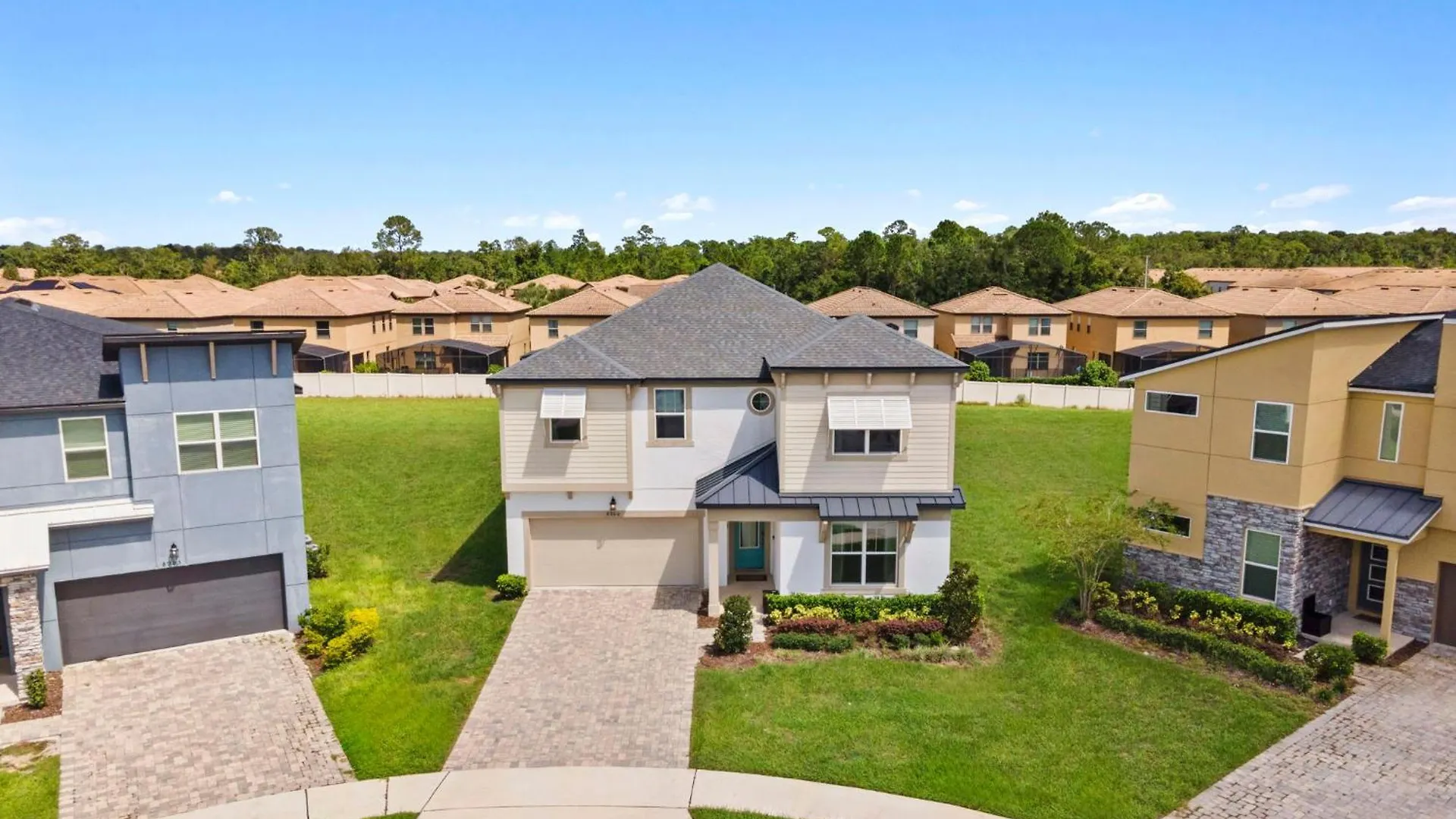 9 Bedrooms- 6,5 Bathrooms- Solara 8900 Th Holiday home