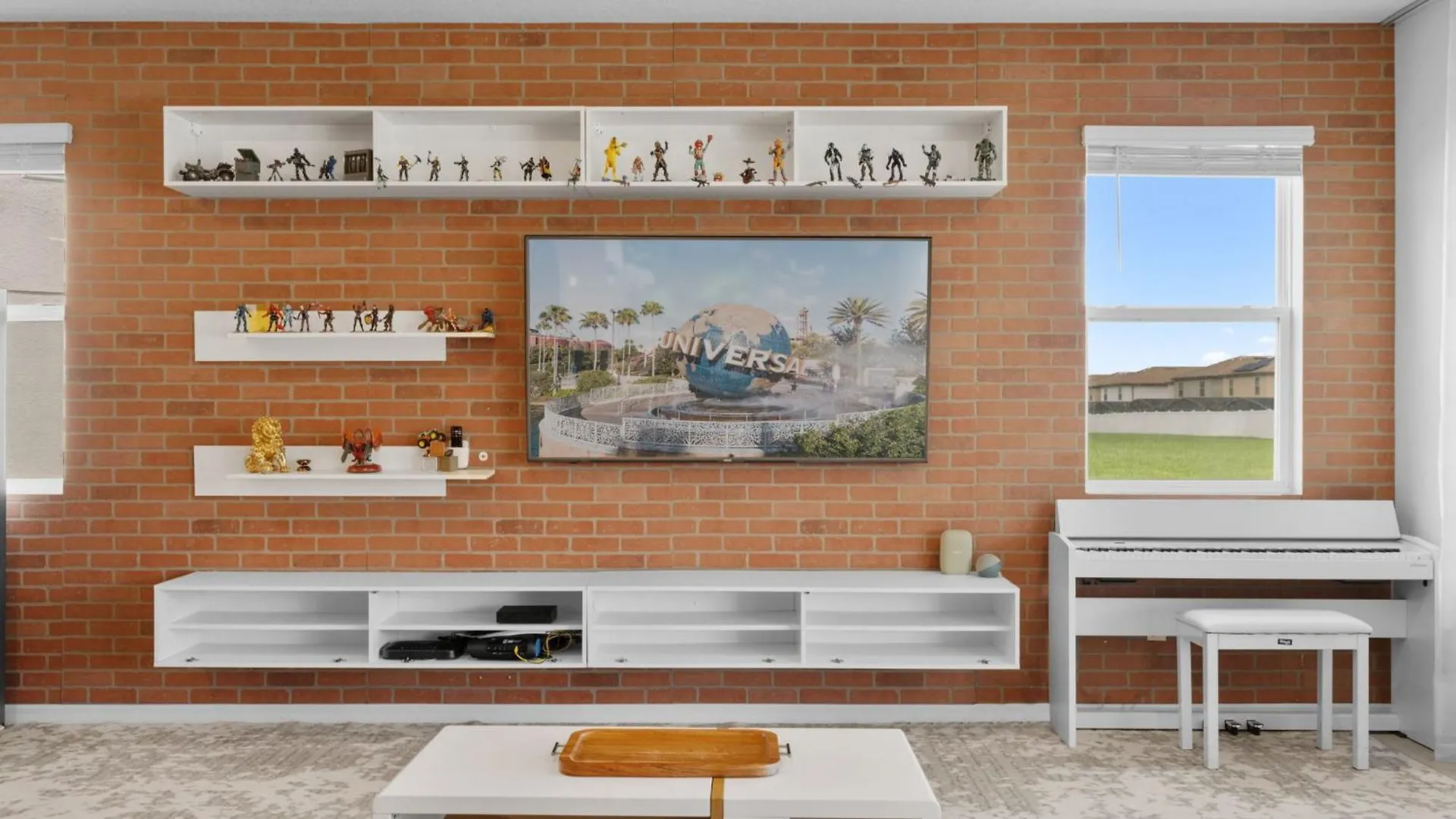 9 Bedrooms- 6,5 Bathrooms- Solara 8900 Th *
