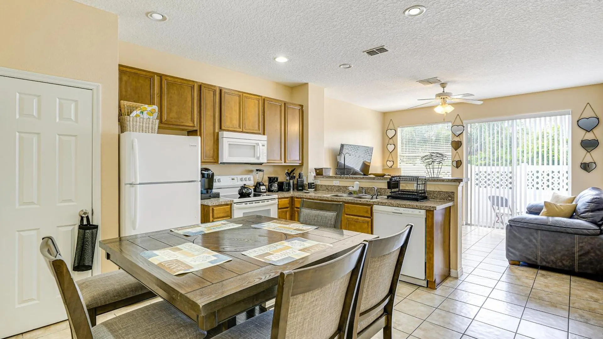 Townhome 4 Mi To World! Holiday home Kissimmee