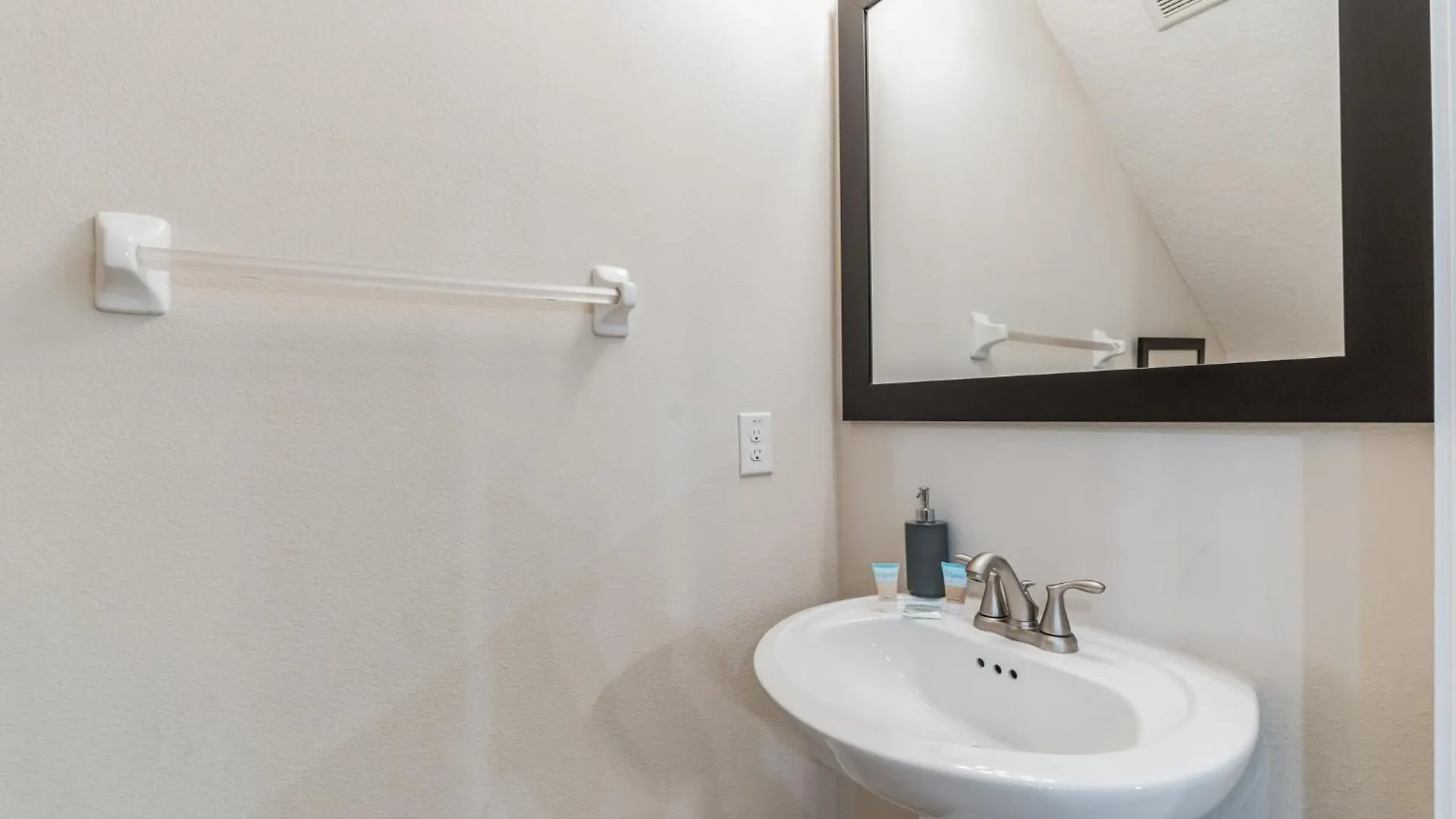 Family Friendly With Pool,spa & Gym Near *
