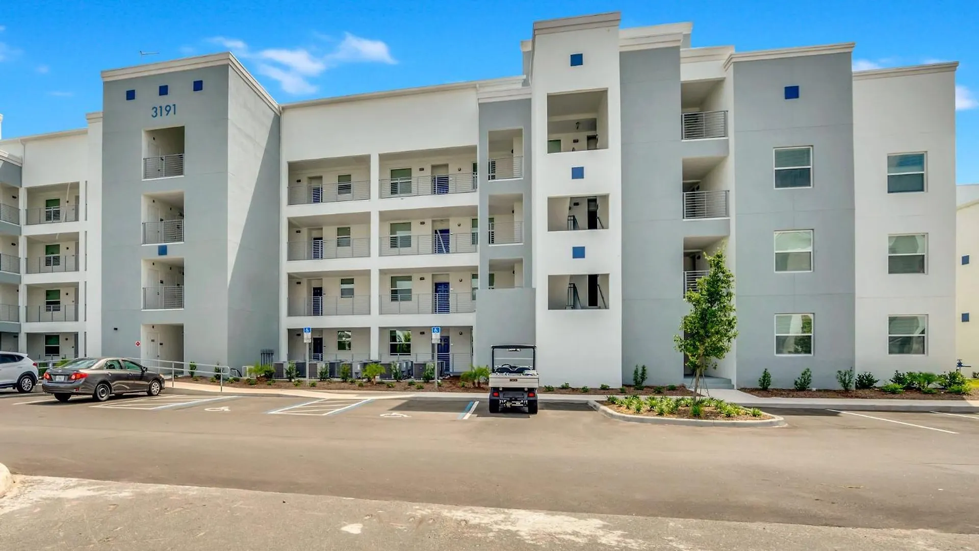 Holiday home Stylish 2-bed With Amenities/patio