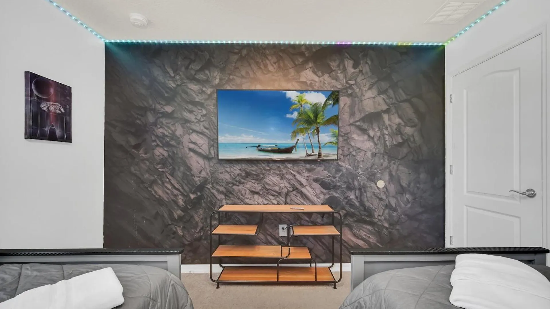 Holiday home 5-bd, Pool, Hot Tub, & More! *