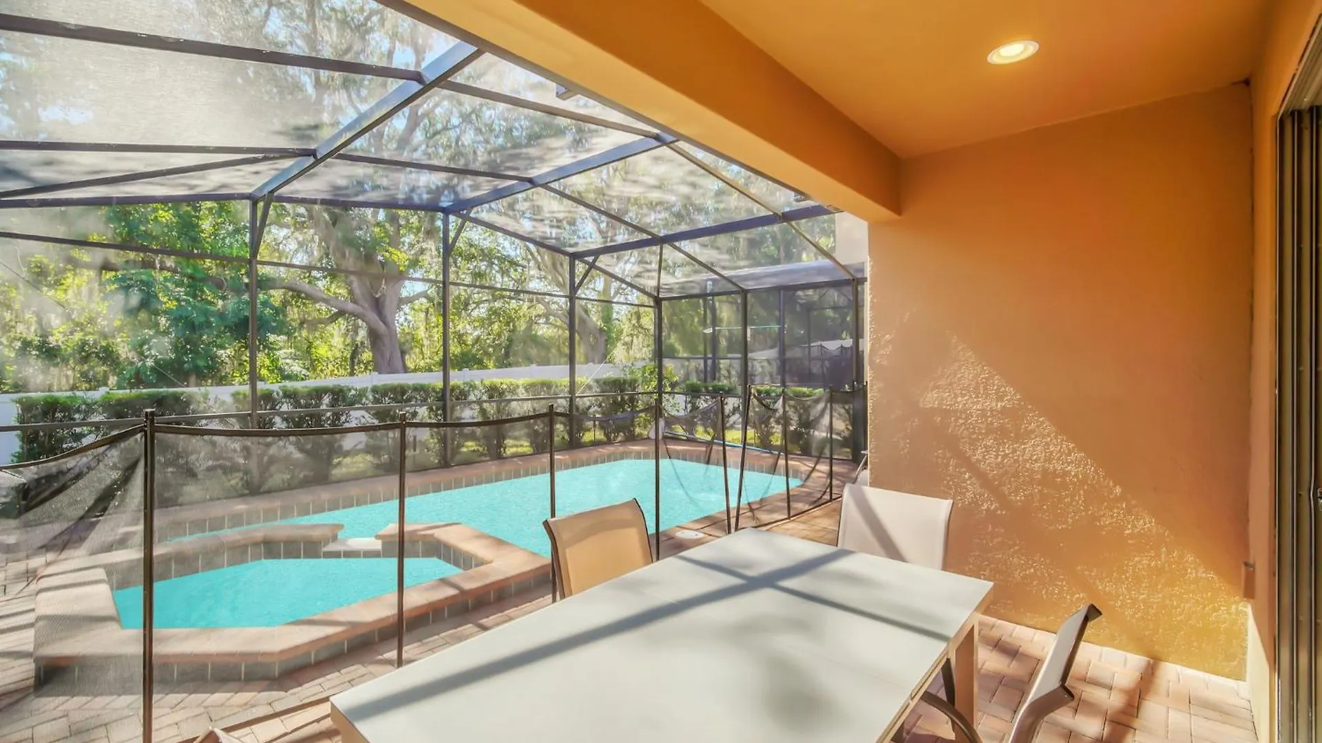 5-bd, Pool, Hot Tub, & More! Holiday home *