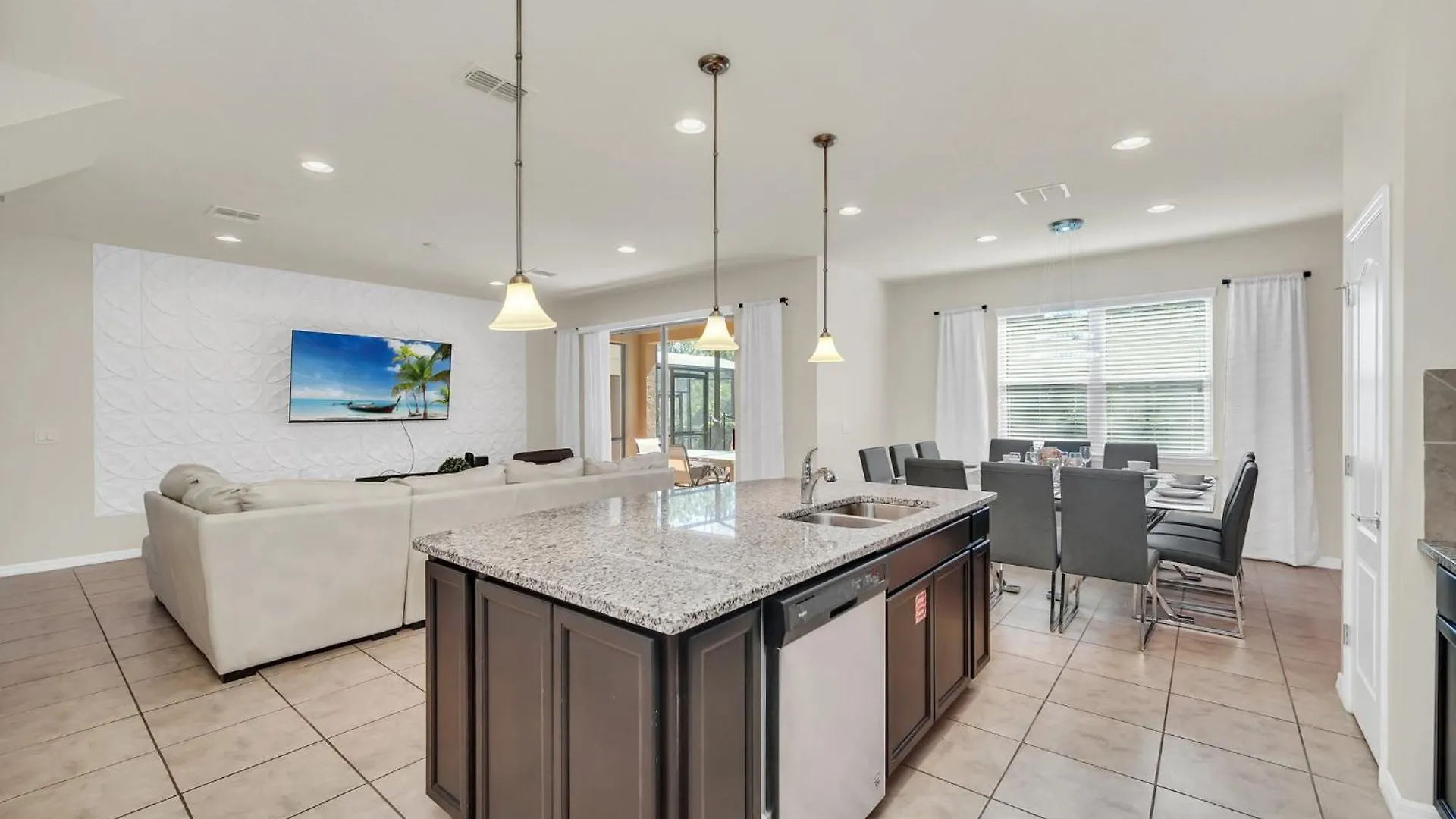 5-bd, Pool, Hot Tub, & More! Holiday home