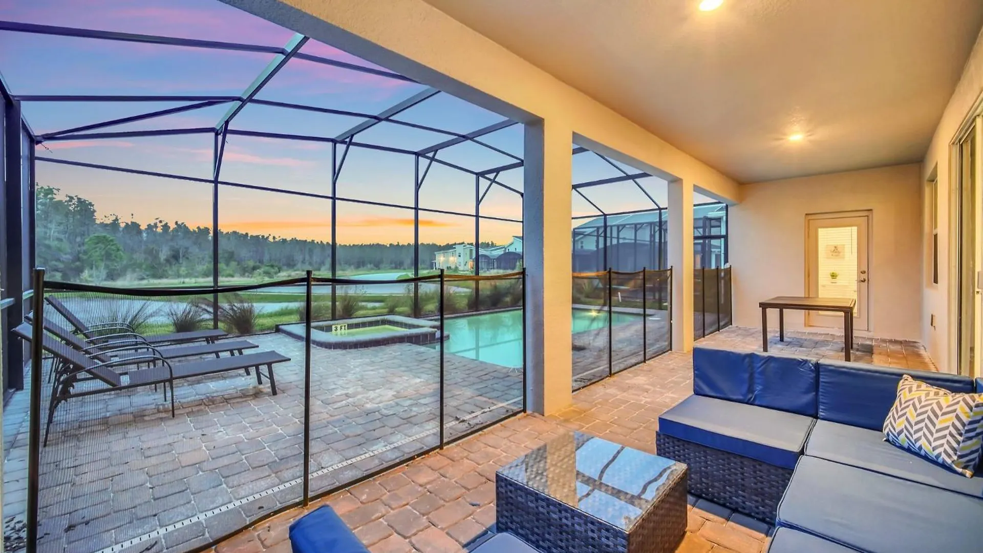 Pirates Of The Caribbean Themed 7 Bed & Pool