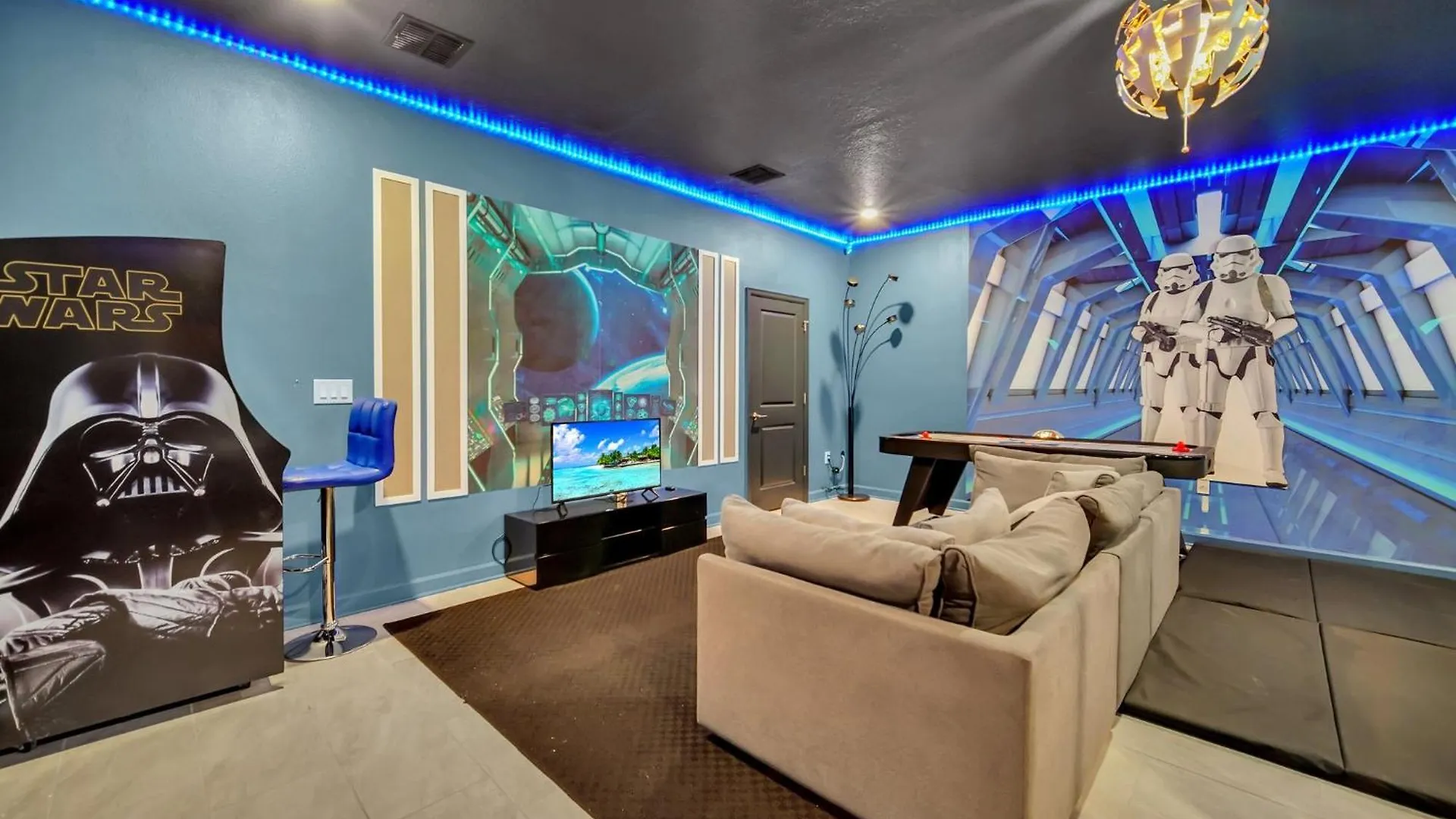 Holiday home Perfect 9 Bed 5 Bath Home/games Room/ Private Pool *
