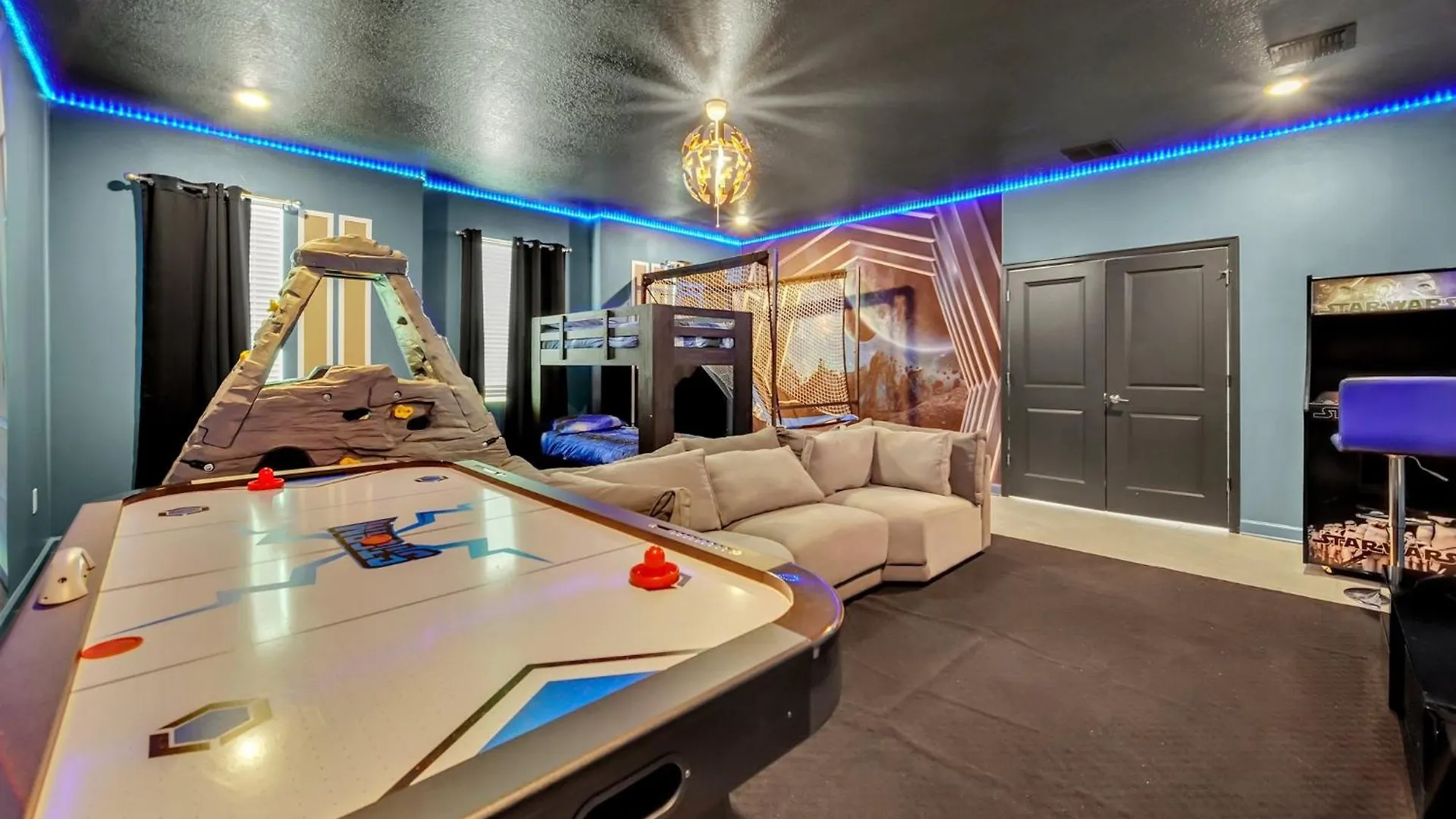 Perfect 9 Bed 5 Bath Home/games Room/ Private Pool *