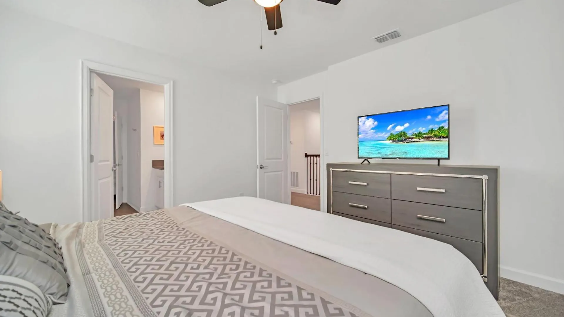 Holiday home Perfect 9 Bed 5 Bath Home/games Room/ Private Pool *