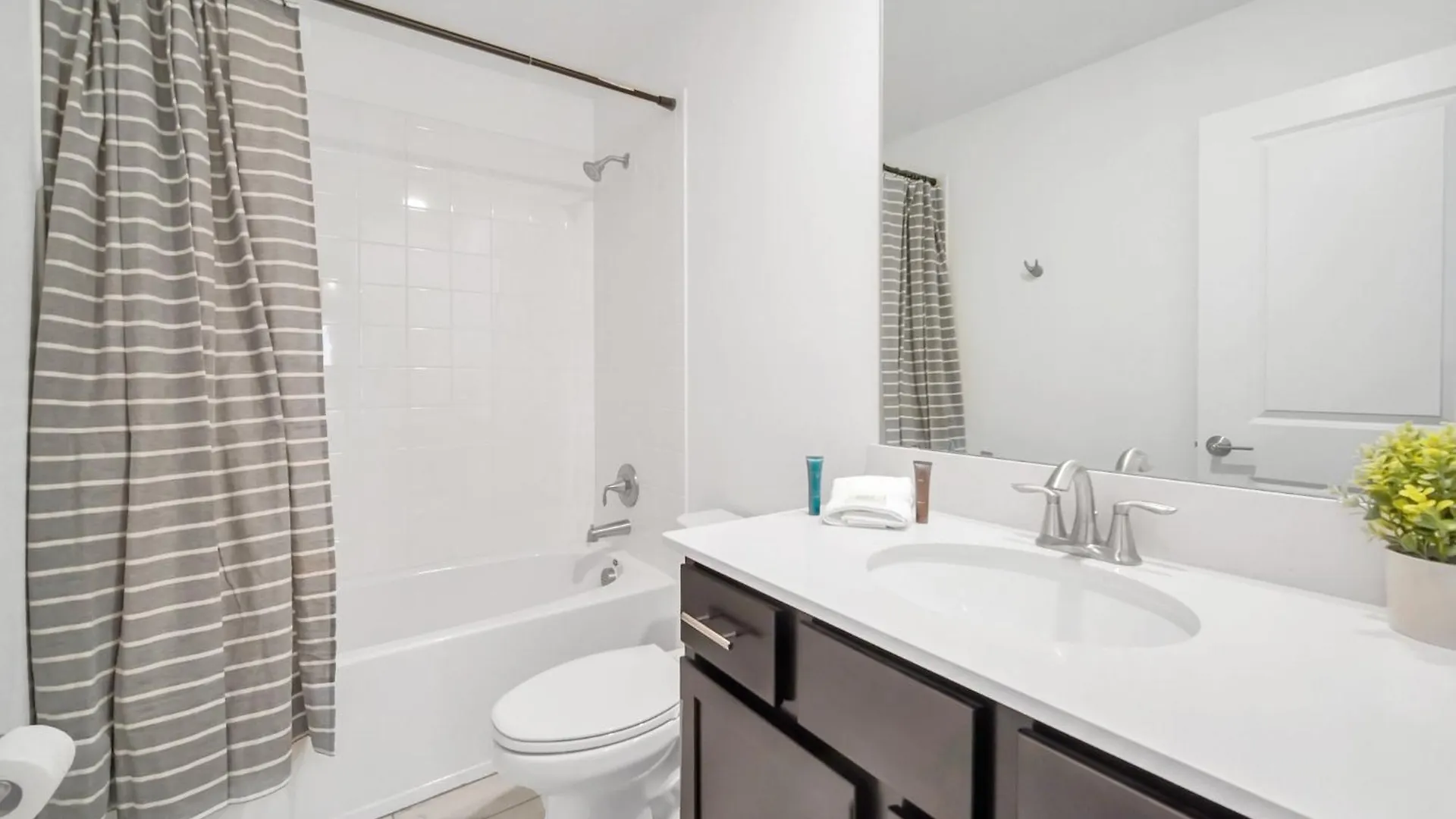 Holiday home Themed 9bed/5bath With Free Amenities