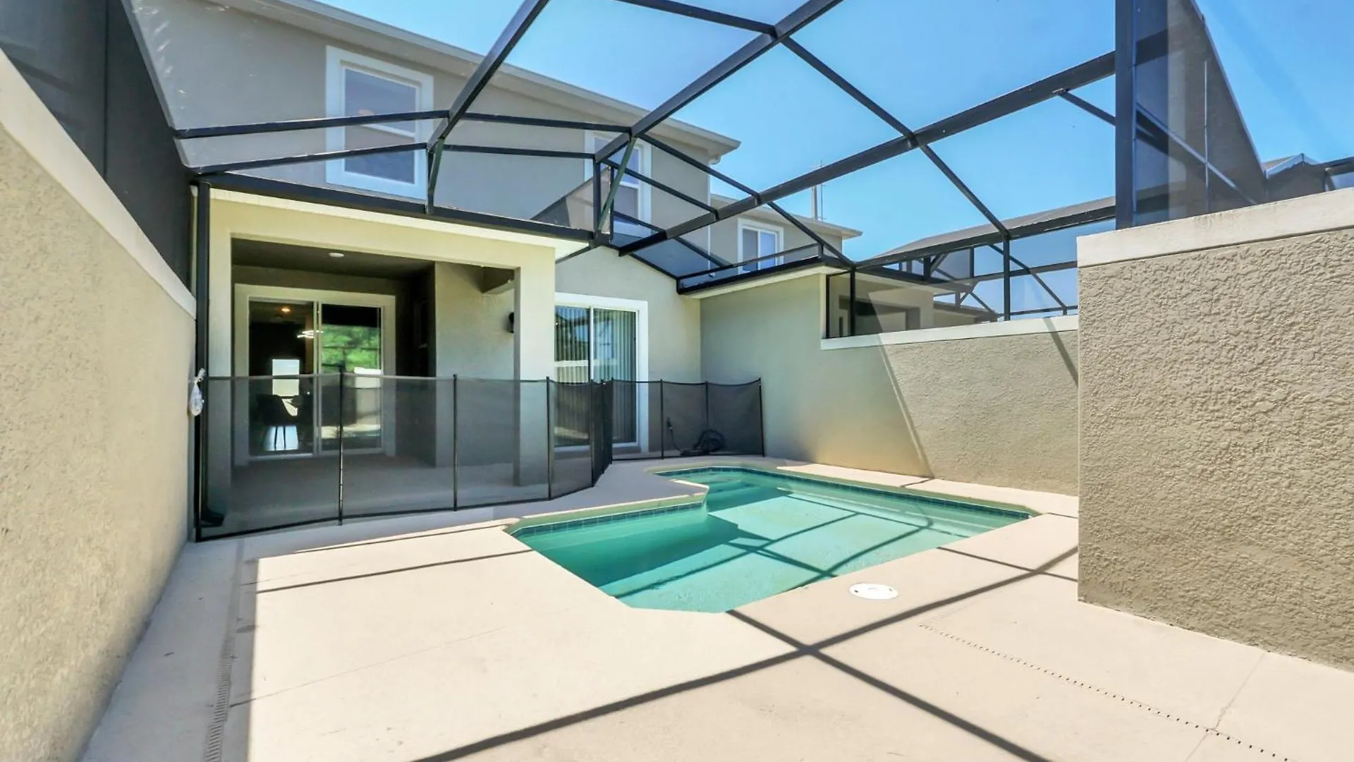 New In Storey Holiday home