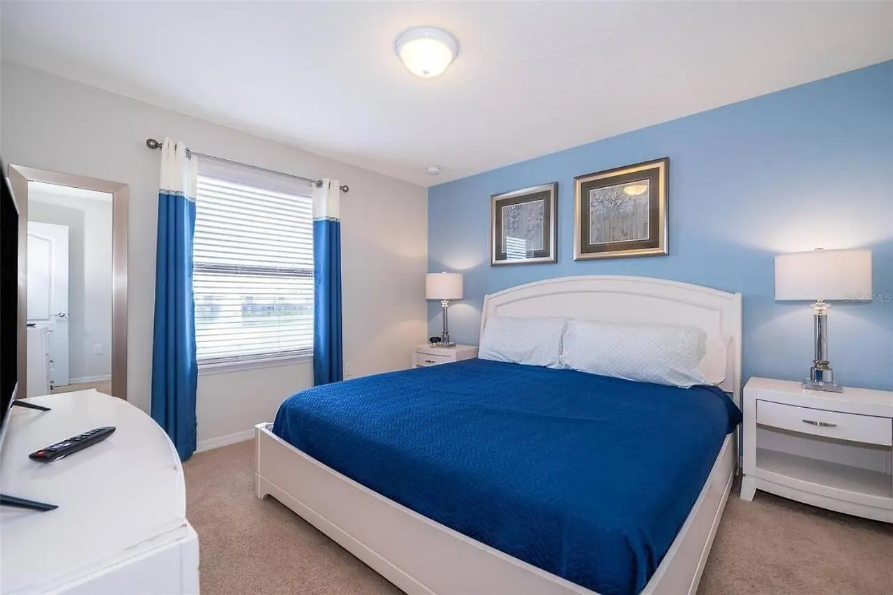 Villa Windsor At Westside 1220 By *
