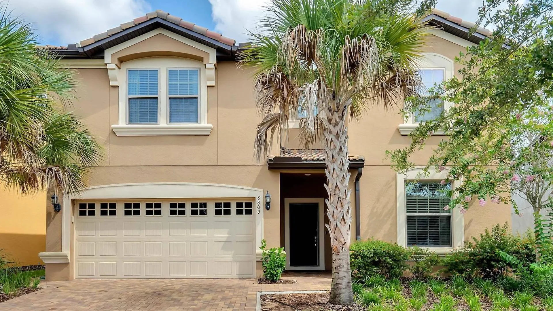 Villa Windsor At Westside 1220 By *