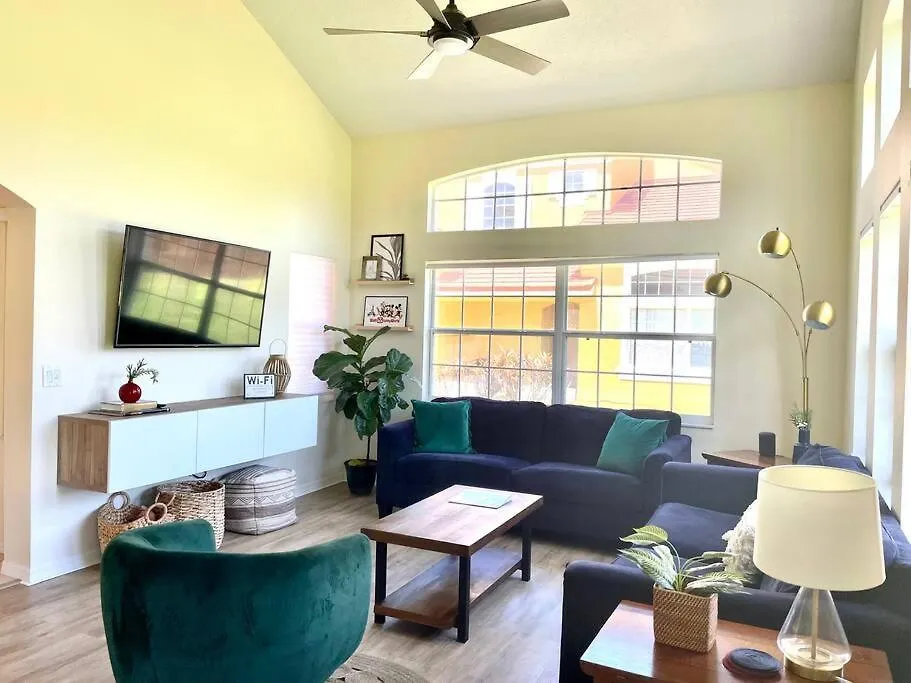 Townhome 10 Miles From Disney! Holiday home