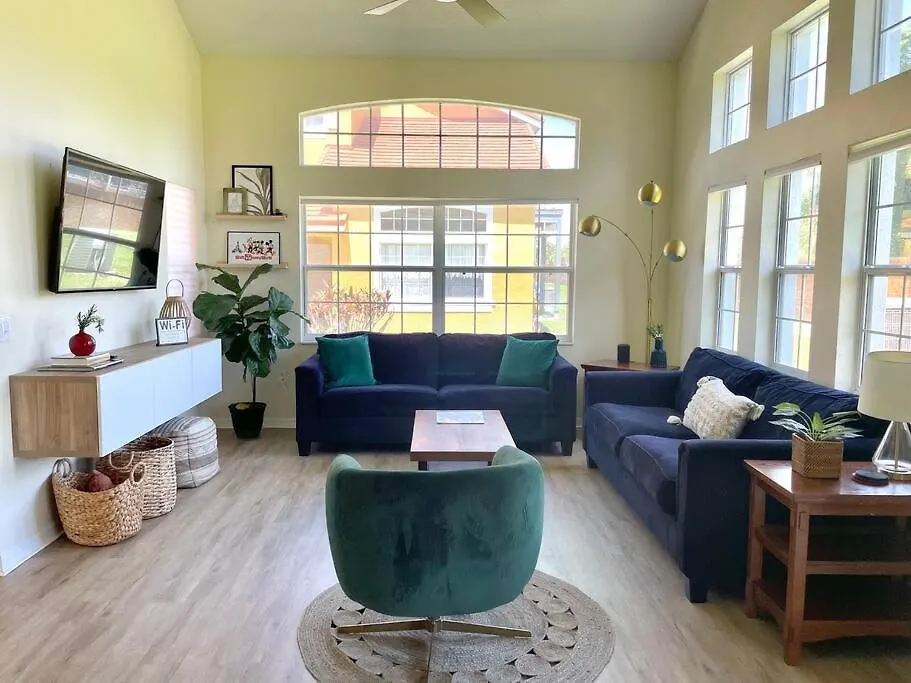 Townhome 10 Miles From Disney! Holiday home Kissimmee