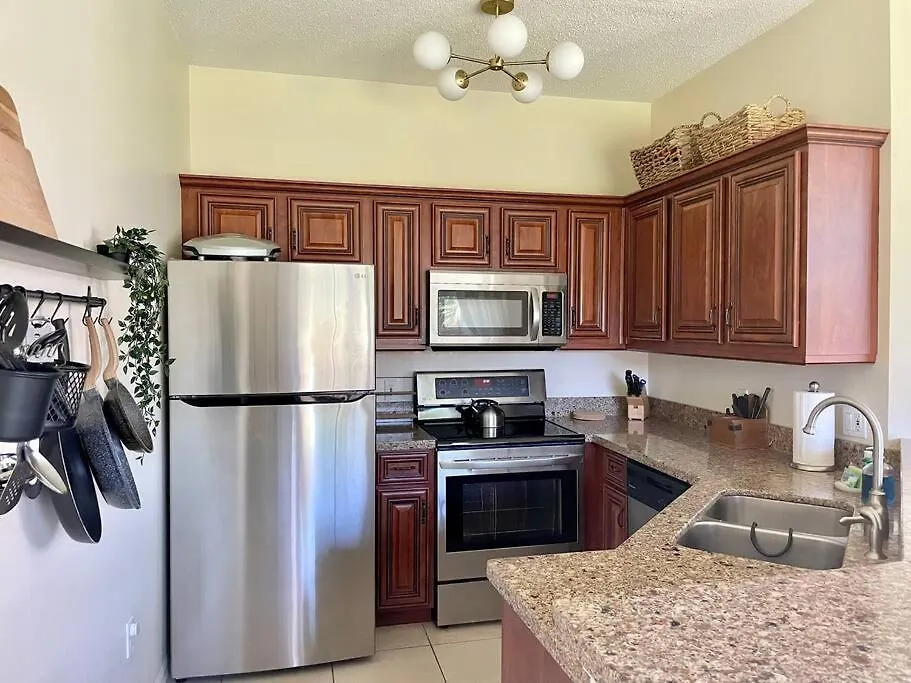 Townhome 10 Miles From Disney! *