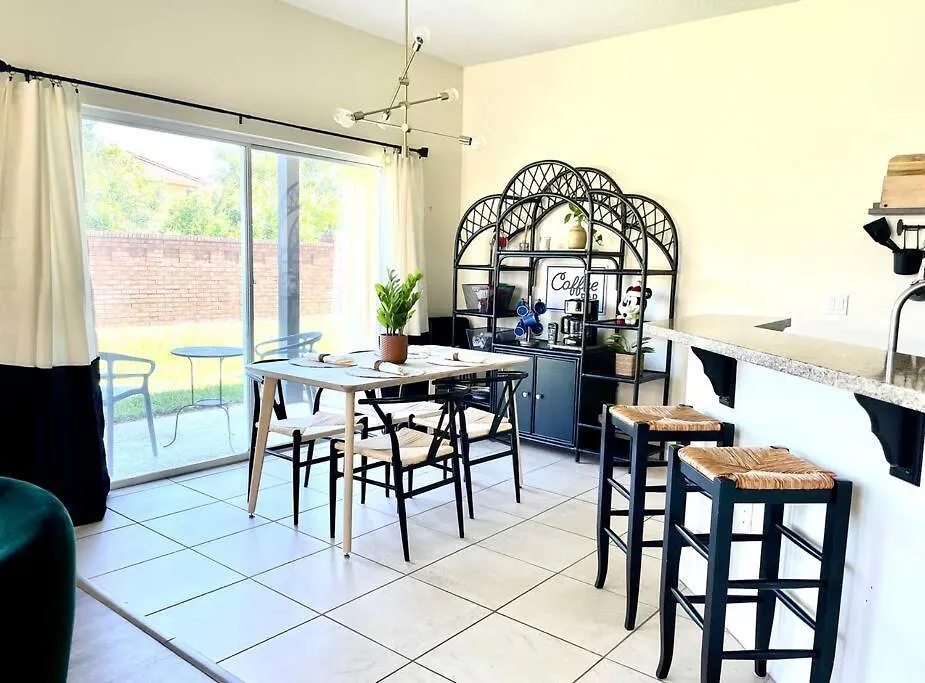Townhome 10 Miles From Disney! Kissimmee