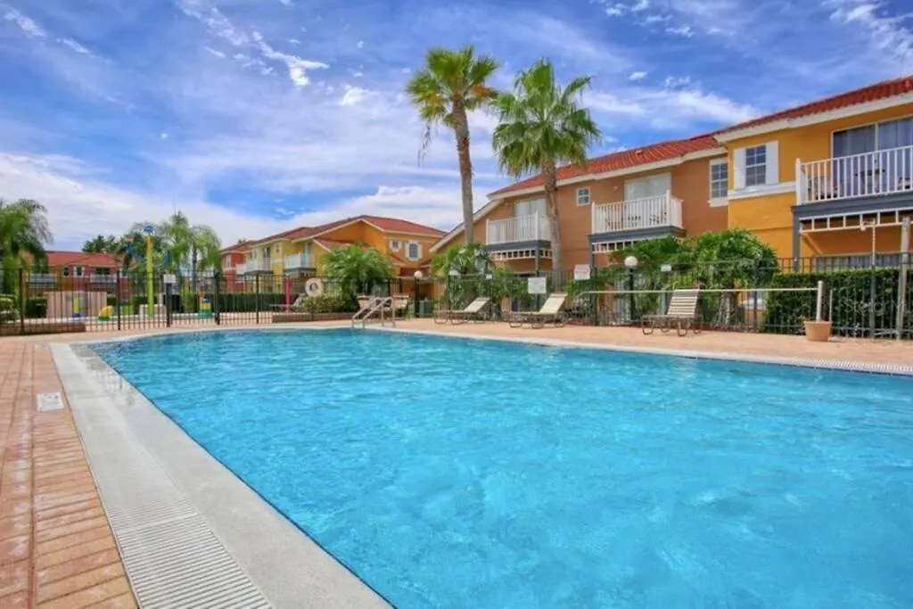 Townhome 10 Miles From Disney! Holiday home