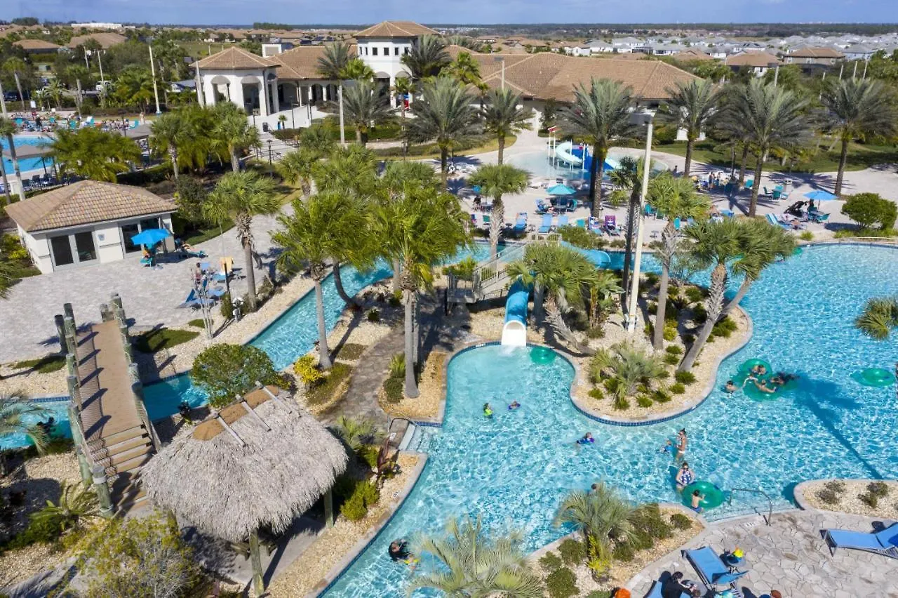 Holiday home 4-bedroom Townhome With Bbq Grill And Pool