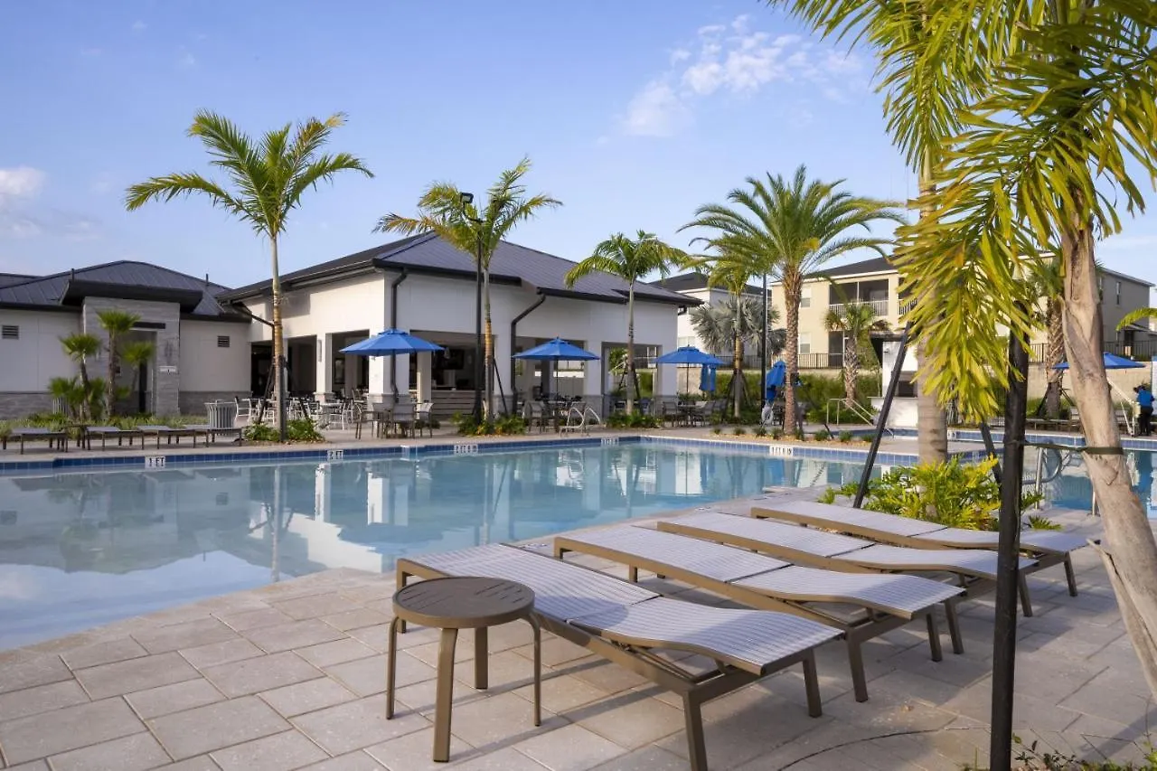 4-bedroom Townhome With Bbq Grill And Pool Holiday home