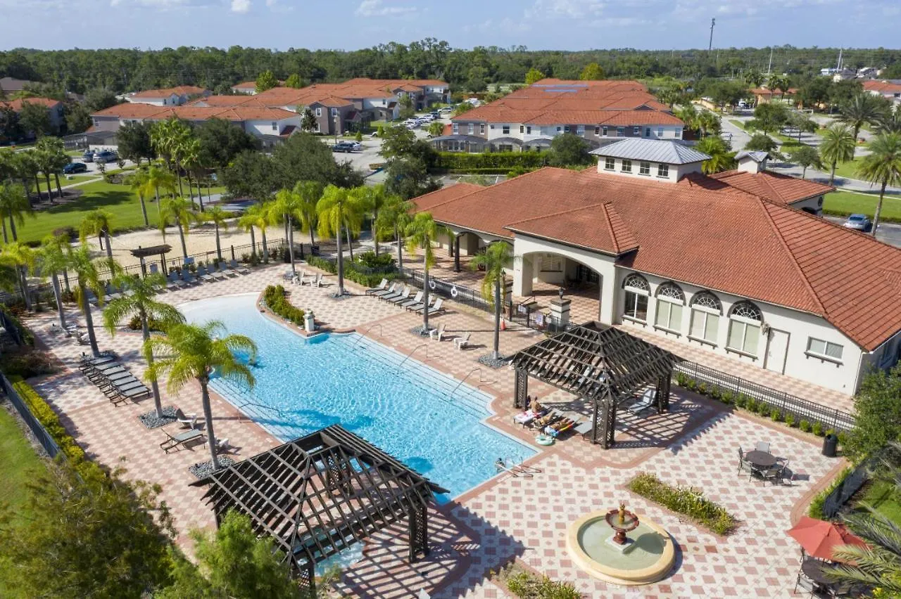 4-bedroom Townhome With Private Pool And Bbq Grill Holiday home