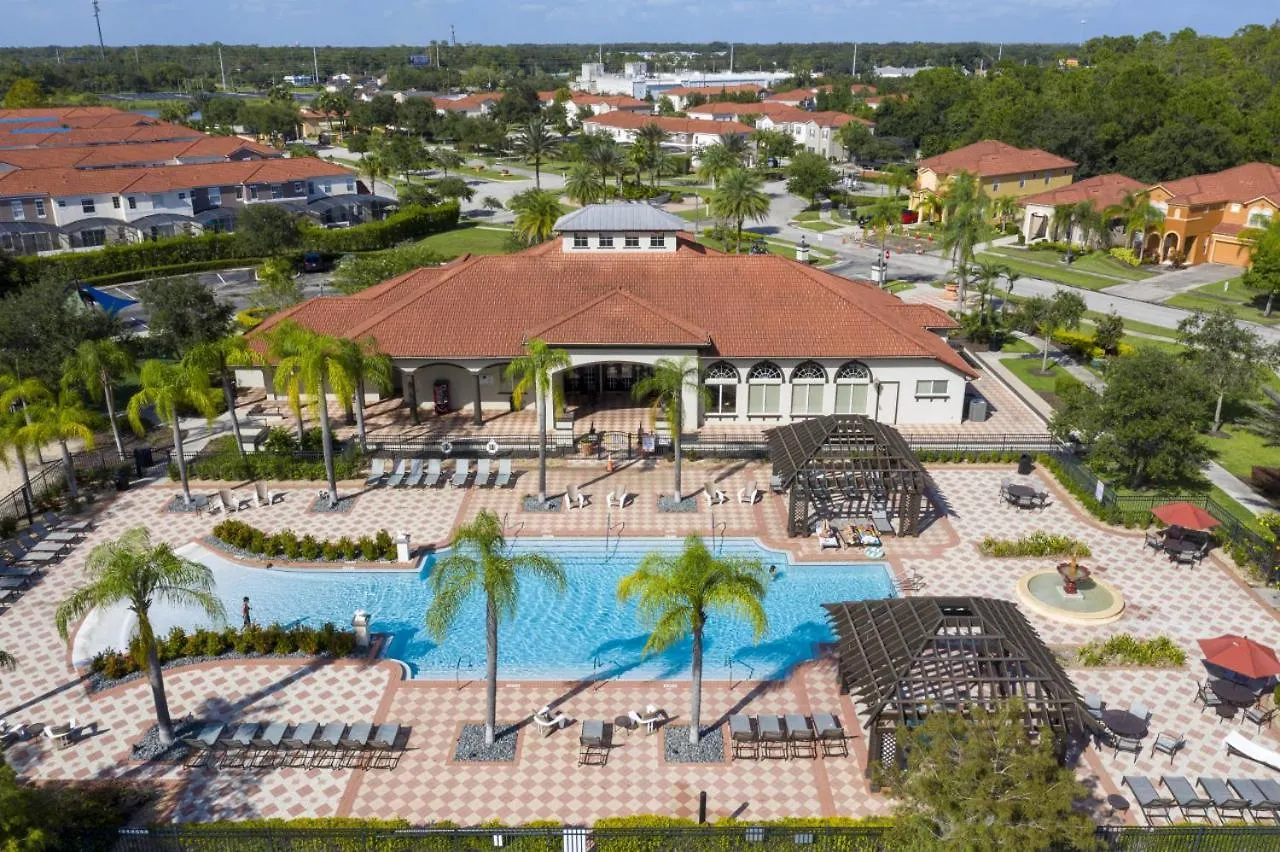 4-bedroom Townhome With Private Pool And Bbq Grill