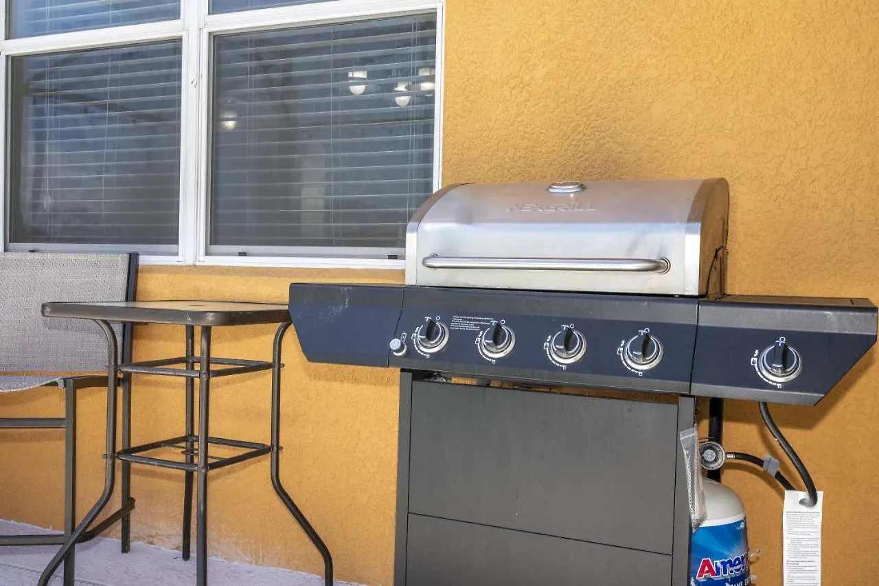 4-bedroom Townhome With Private Pool And Bbq Grill Holiday home *