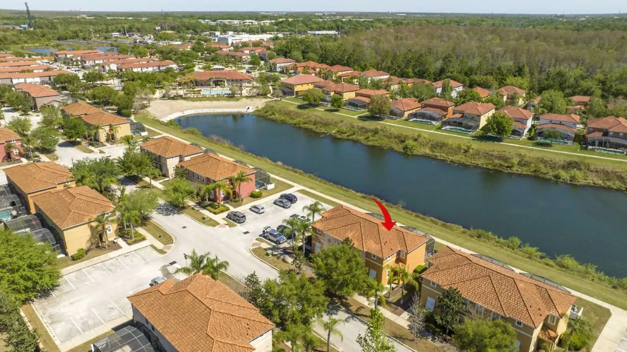 4-bedroom Townhome With Private Pool And Bbq Grill Holiday home
