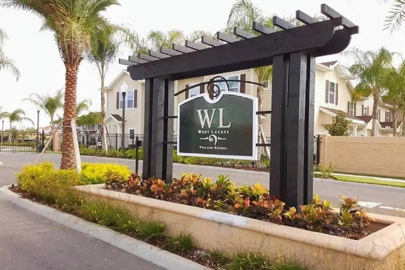 Holiday home 3 Bedroom Townhouse Fits 8, 10' To Parks!