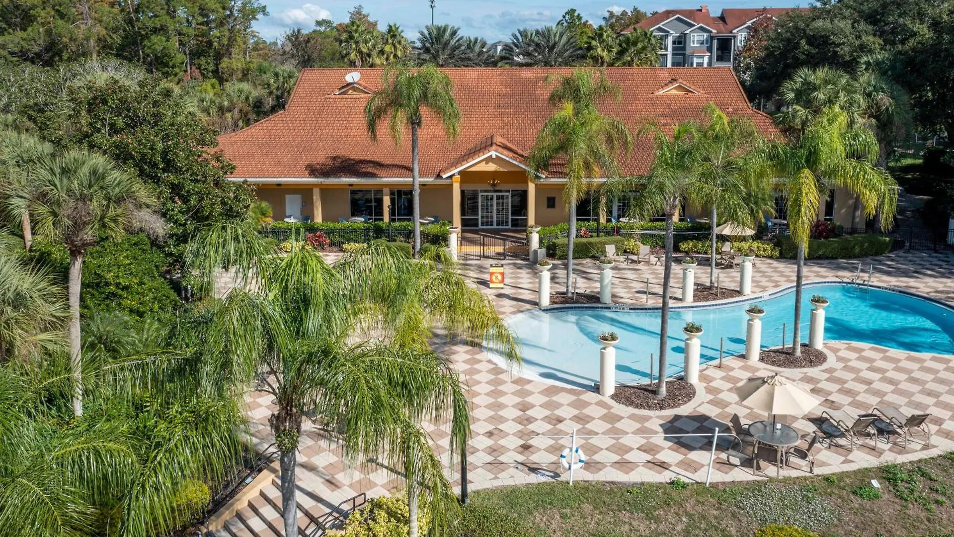 Beautiful Newly Renovated Private Hottub 3bed 3013 *