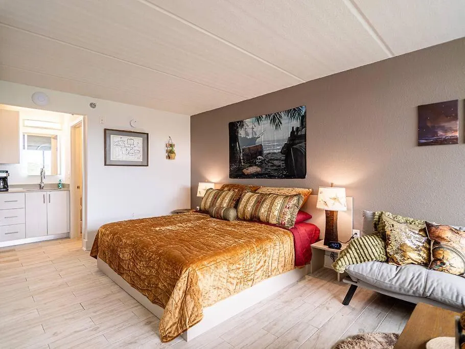 Relaxing 1br Pirate Themed In Orlando Next To With Pool View Apartment